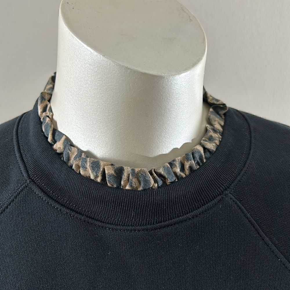 Women’s J CREW sweatshirt ruffle neck pullover size XS extra small animal print - Picture 2 of 10